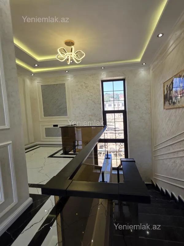 Satılır 5 otaqlı həyət evi 220 m²