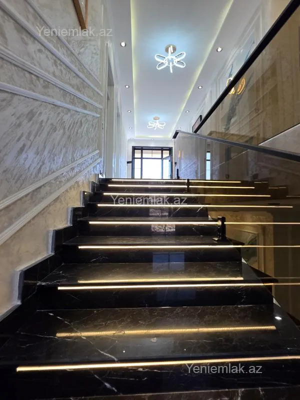 Satılır 5 otaqlı həyət evi 220 m²