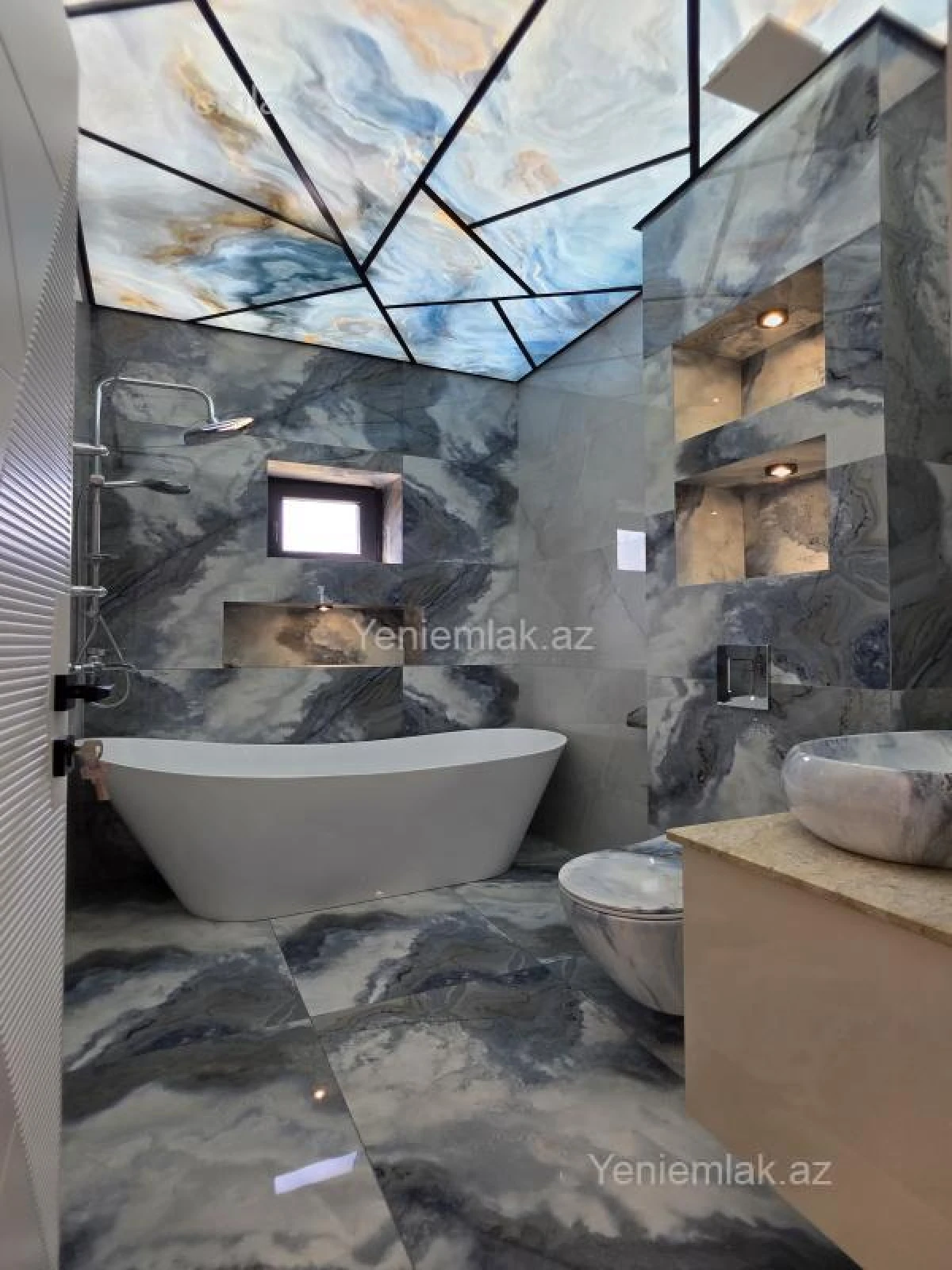 Satılır 5 otaqlı həyət evi 220 m²