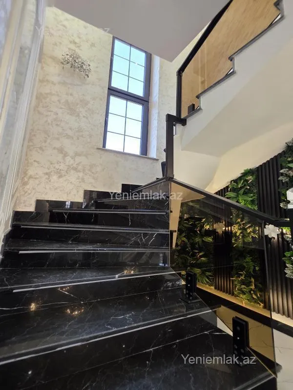 Satılır 5 otaqlı həyət evi 220 m²