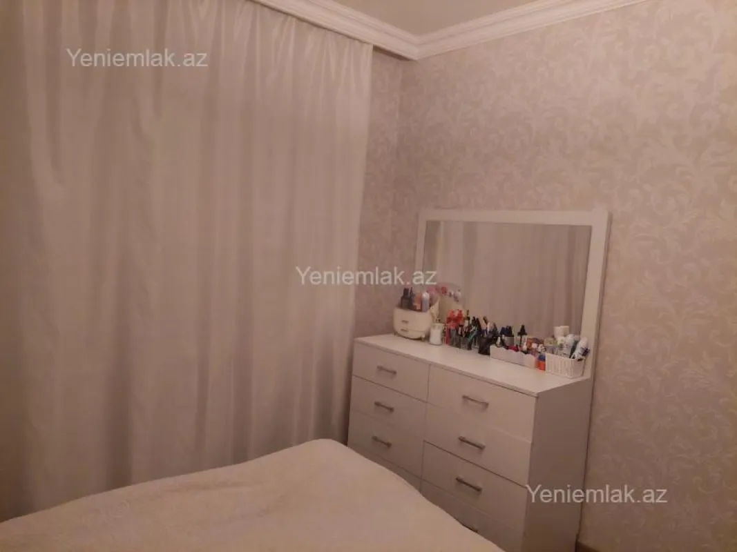 Satılır 2 otaqlı köhnə tikili 63 m²