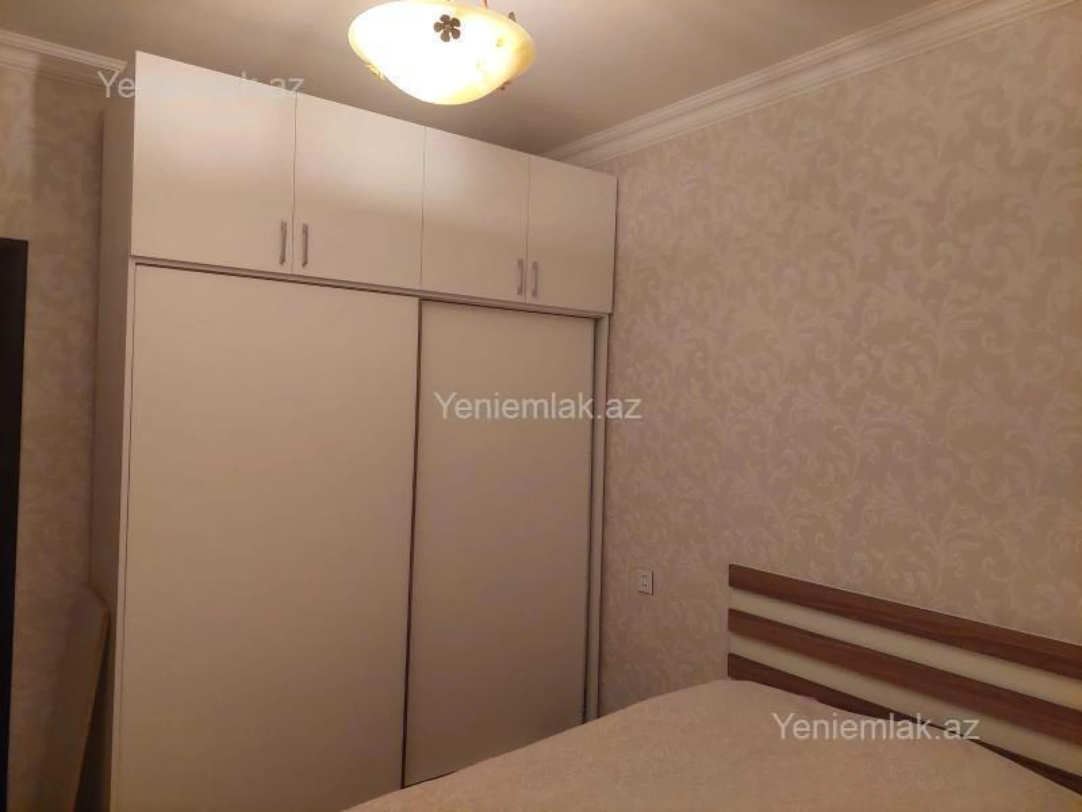 Satılır 2 otaqlı köhnə tikili 63 m²