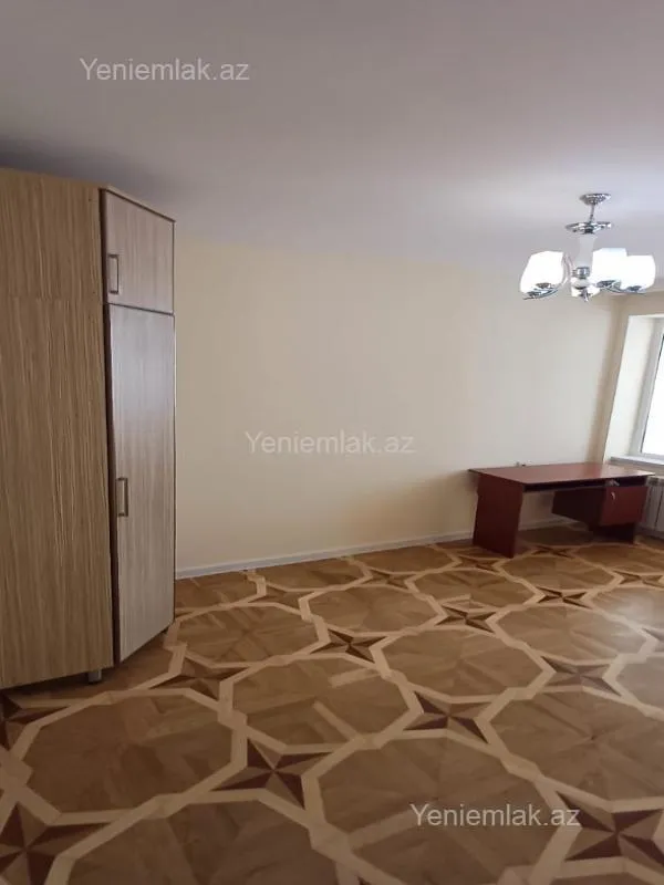 Satılır 4 otaqlı köhnə tikili 110 m²