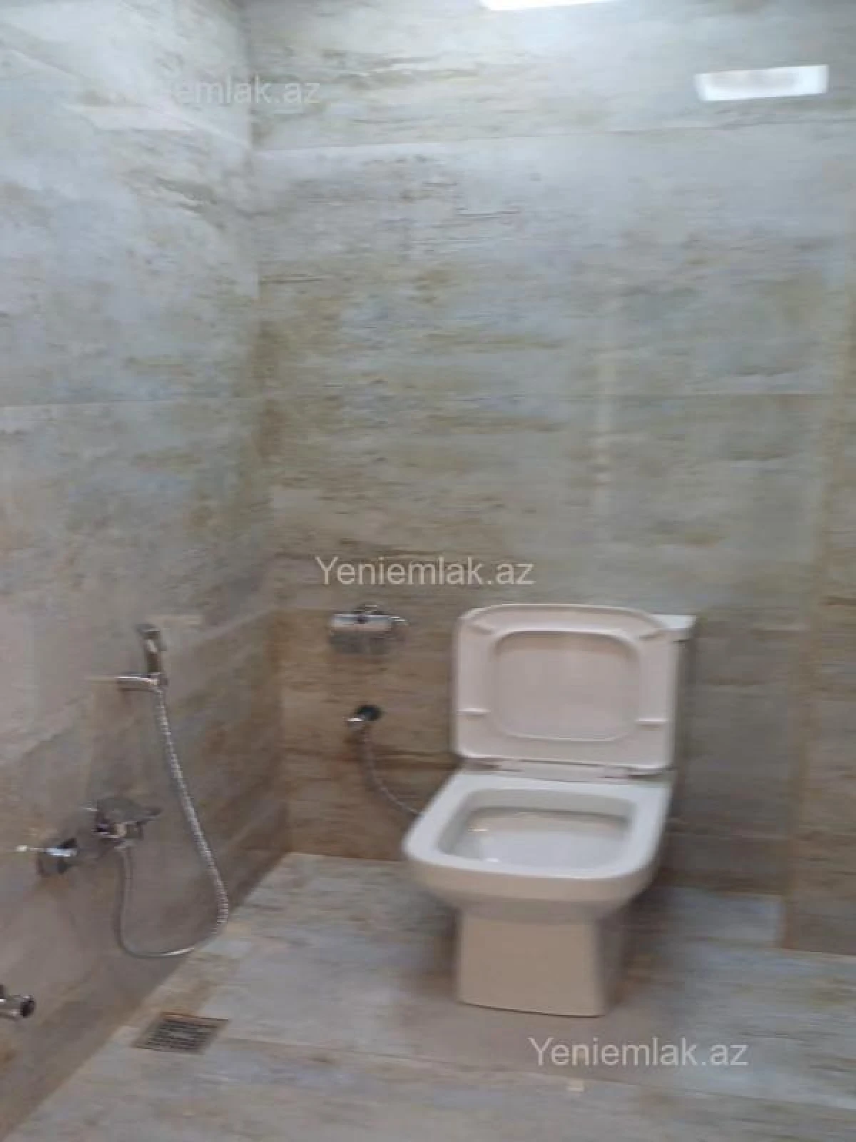 Satılır 4 otaqlı köhnə tikili 110 m²