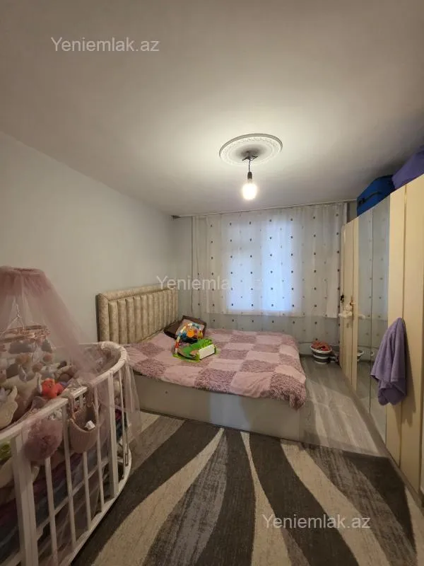 Satılır 2 otaqlı köhnə tikili 52 m²