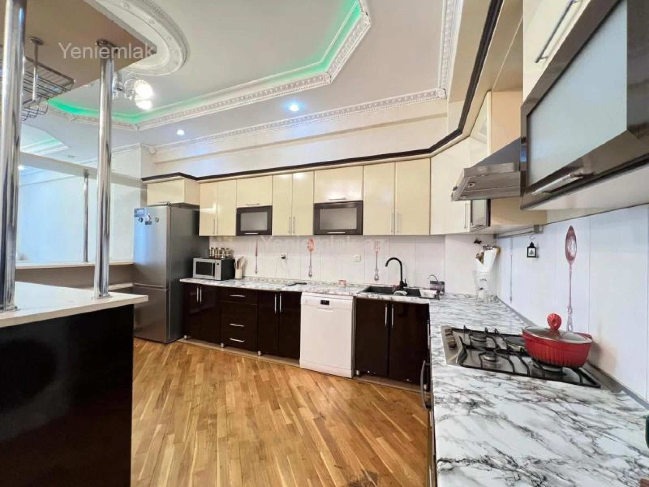 Satılır 3 otaqlı yeni tikili 177 m²