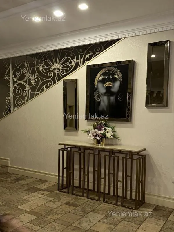 Satılır 10 otaqlı həyət evi 400 m²