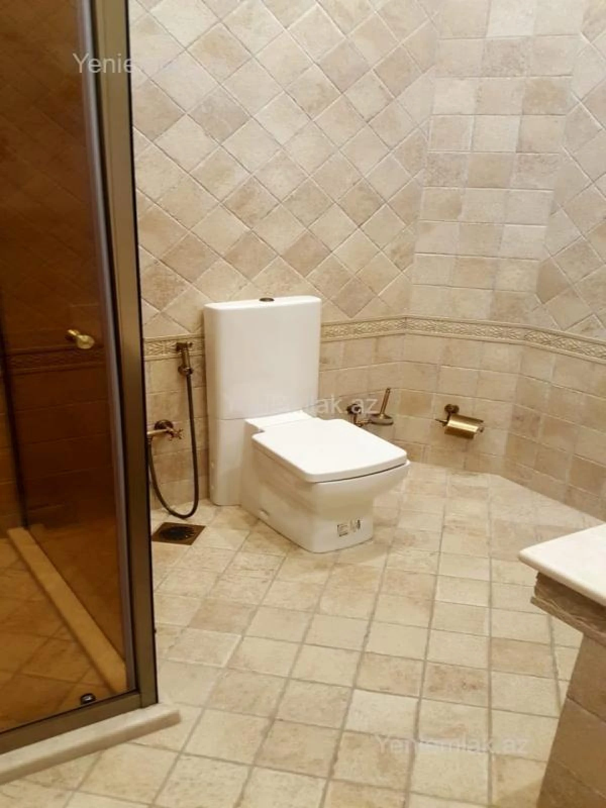 Satılır 10 otaqlı həyət evi 400 m²