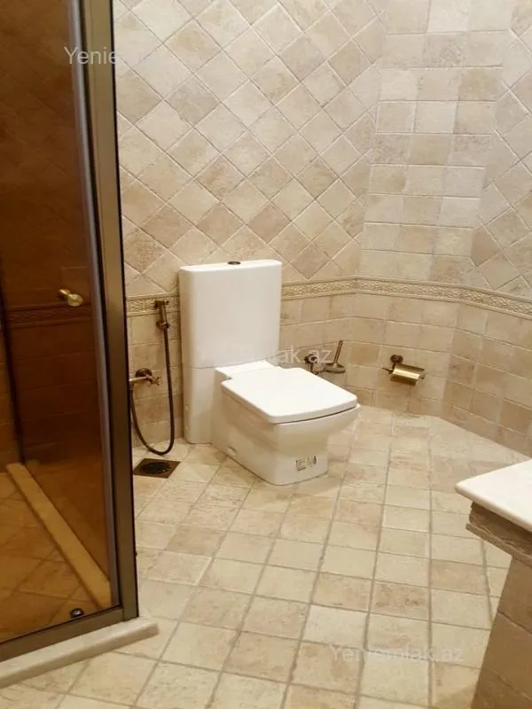 Satılır 10 otaqlı həyət evi 400 m²