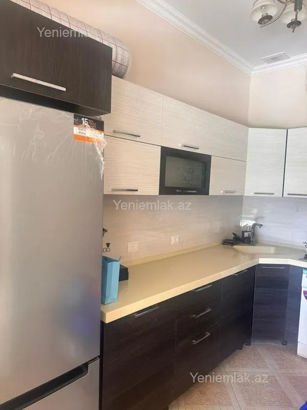 Satılır 10 otaqlı həyət evi 400 m²