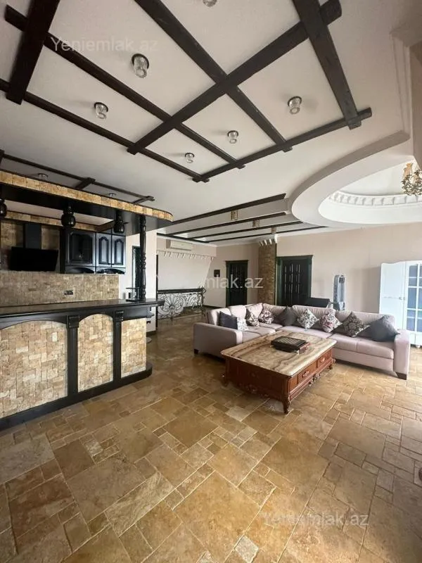 Satılır 10 otaqlı həyət evi 400 m²