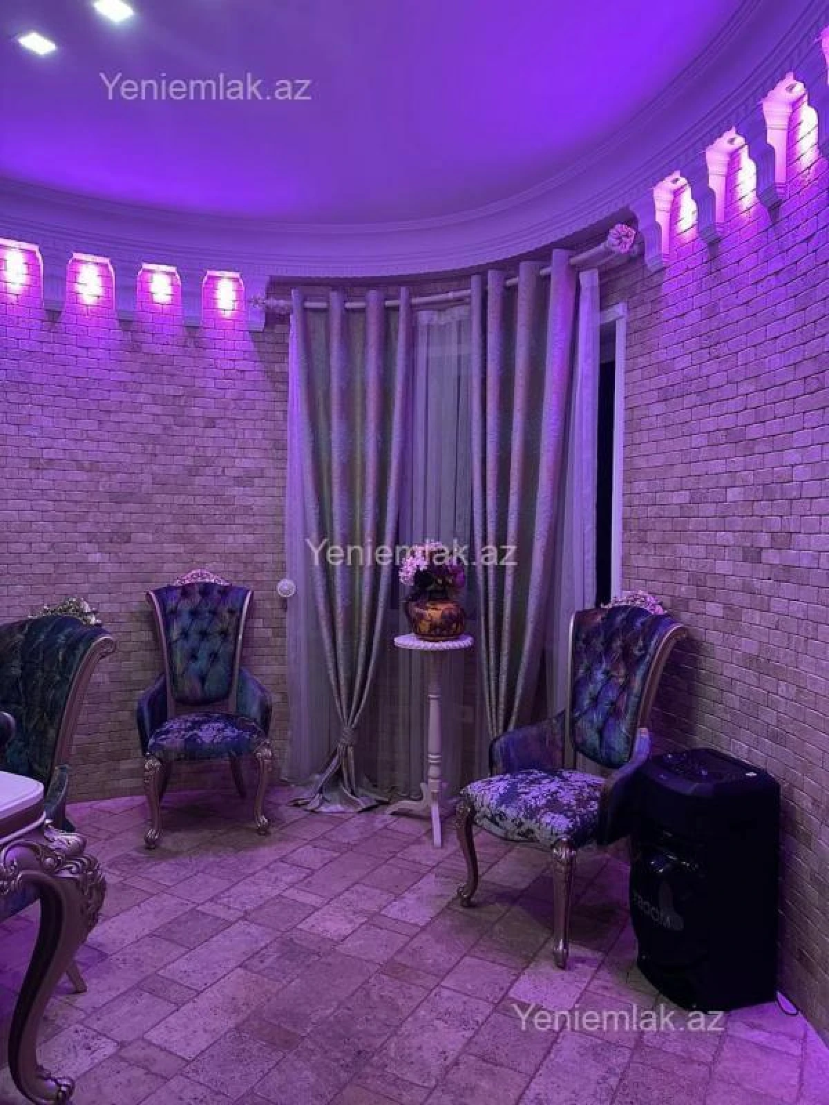 Satılır 10 otaqlı həyət evi 400 m²