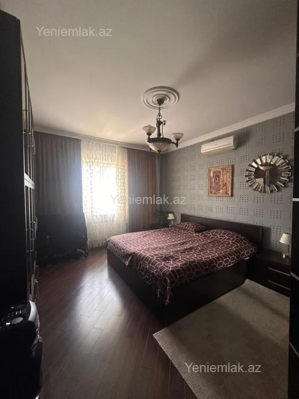 Satılır 10 otaqlı həyət evi 400 m²