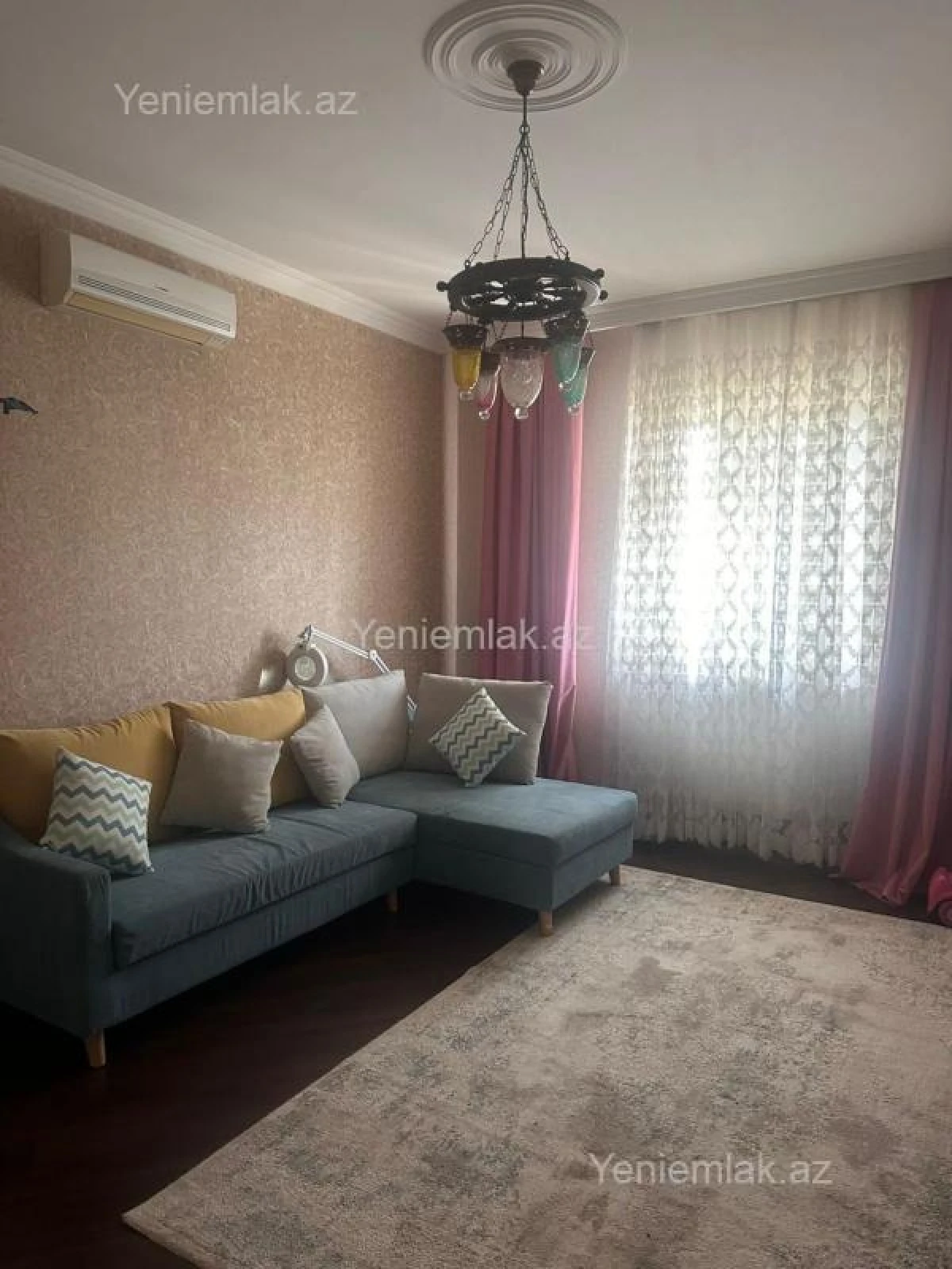 Satılır 10 otaqlı həyət evi 400 m²