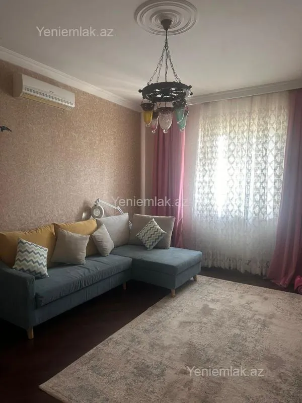 Satılır 10 otaqlı həyət evi 400 m²