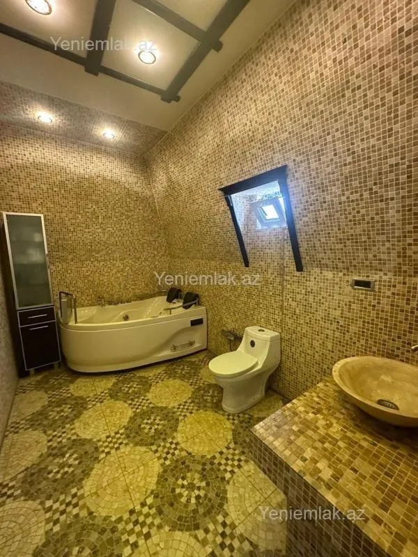 Satılır 10 otaqlı həyət evi 400 m²