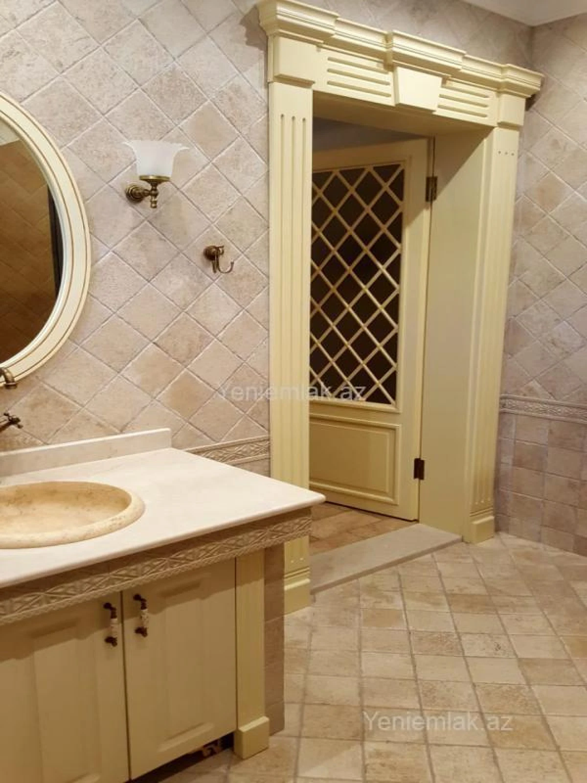 Satılır 10 otaqlı həyət evi 400 m²