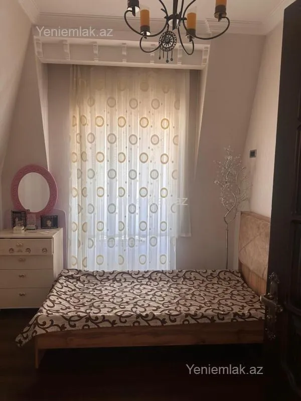 Satılır 10 otaqlı həyət evi 400 m²