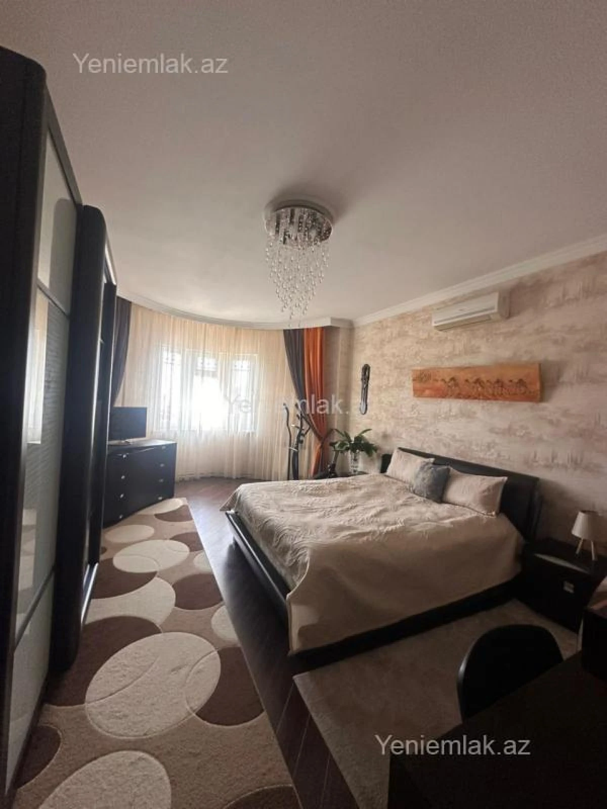 Satılır 10 otaqlı həyət evi 400 m²