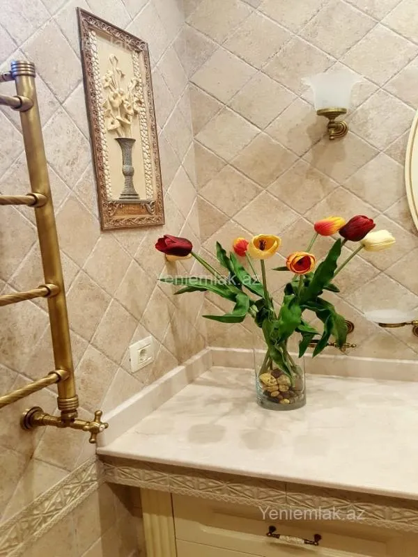 Satılır 10 otaqlı həyət evi 400 m²