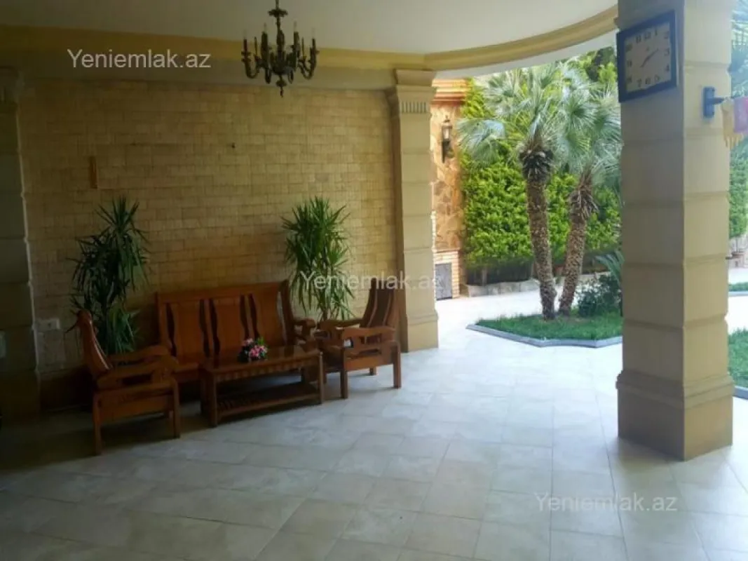 Satılır 10 otaqlı həyət evi 400 m²