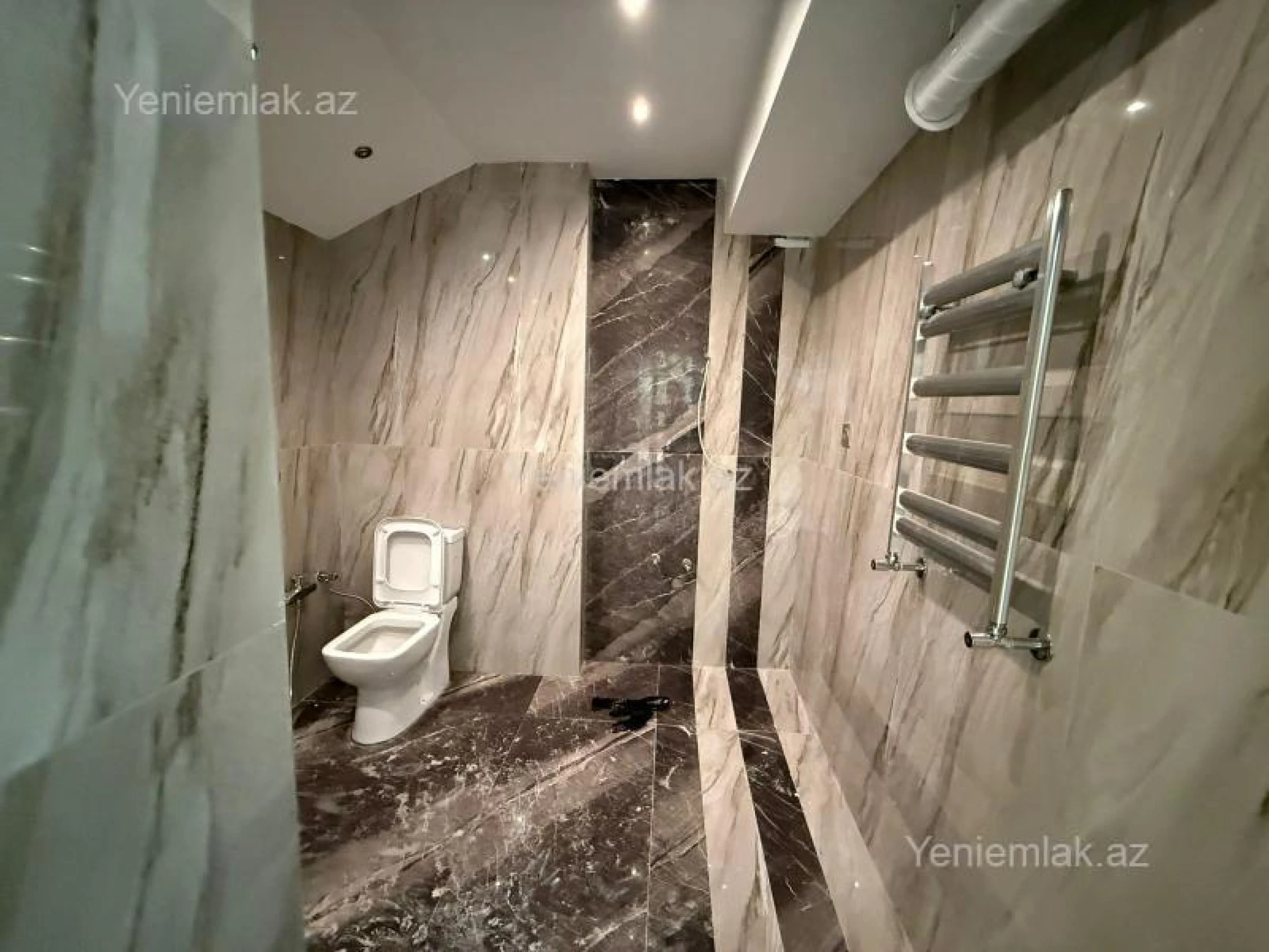 Satılır 5 otaqlı obyekt 140 m²