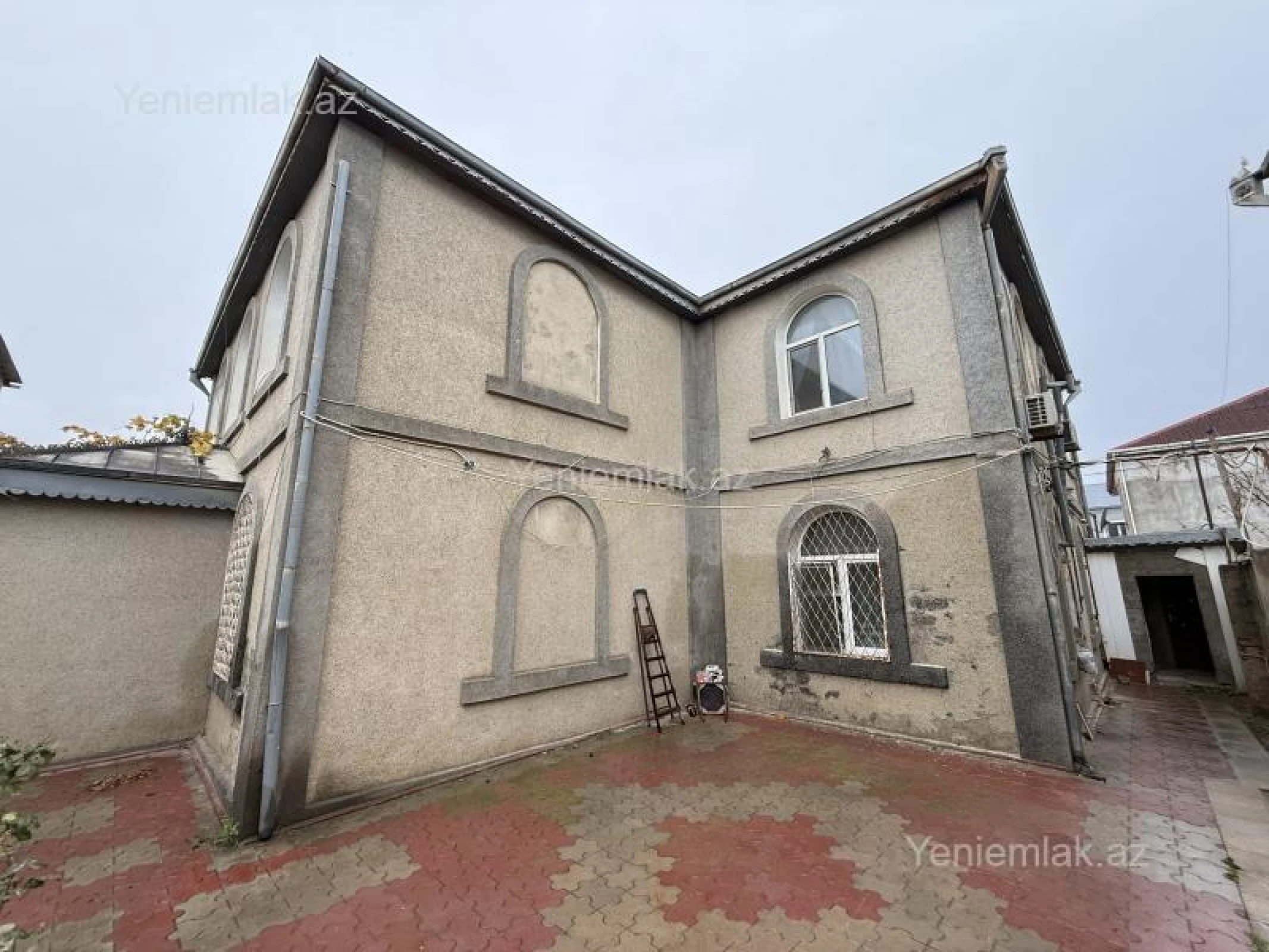 Satılır 7 otaqlı həyət evi 600 m²