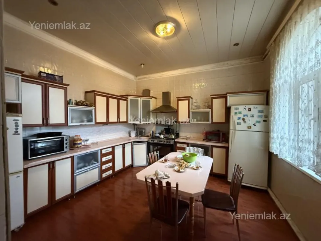 Satılır 7 otaqlı həyət evi 600 m²