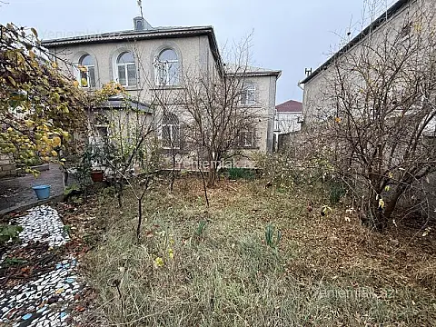 Satılır 7 otaqlı həyət evi 600 m²