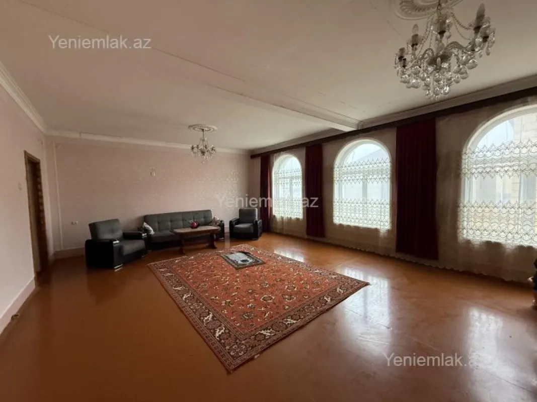 Satılır 7 otaqlı həyət evi 600 m²