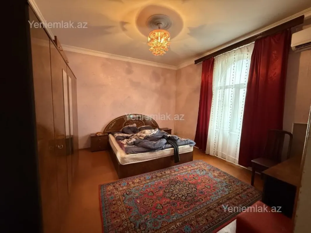 Satılır 7 otaqlı həyət evi 600 m²