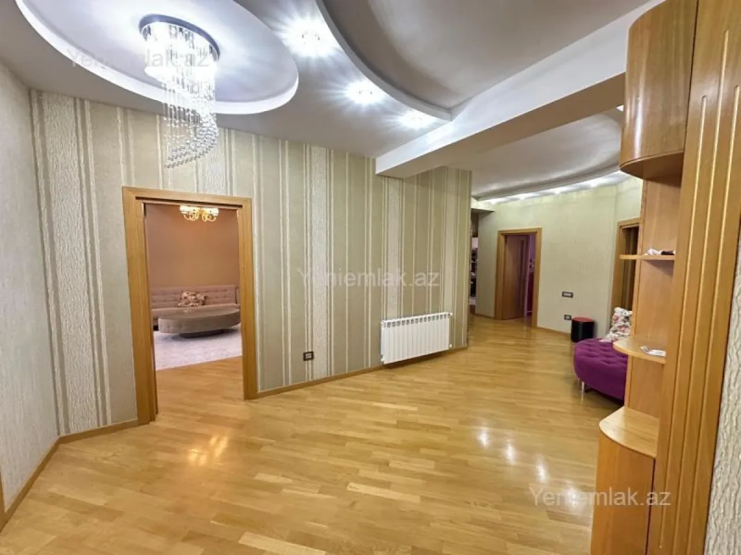 Satılır 4 otaqlı yeni tikili 210 m²