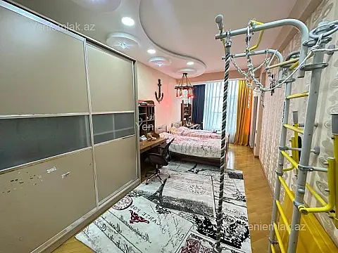 Satılır 4 otaqlı yeni tikili 210 m²