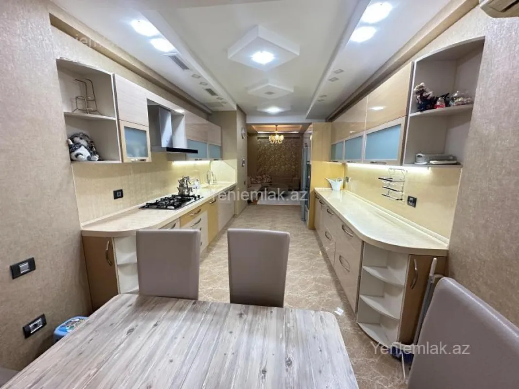 Satılır 4 otaqlı yeni tikili 210 m²