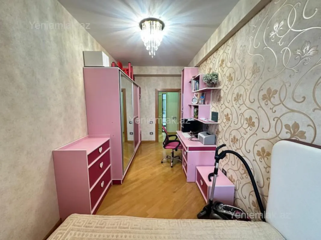 Satılır 4 otaqlı yeni tikili 210 m²