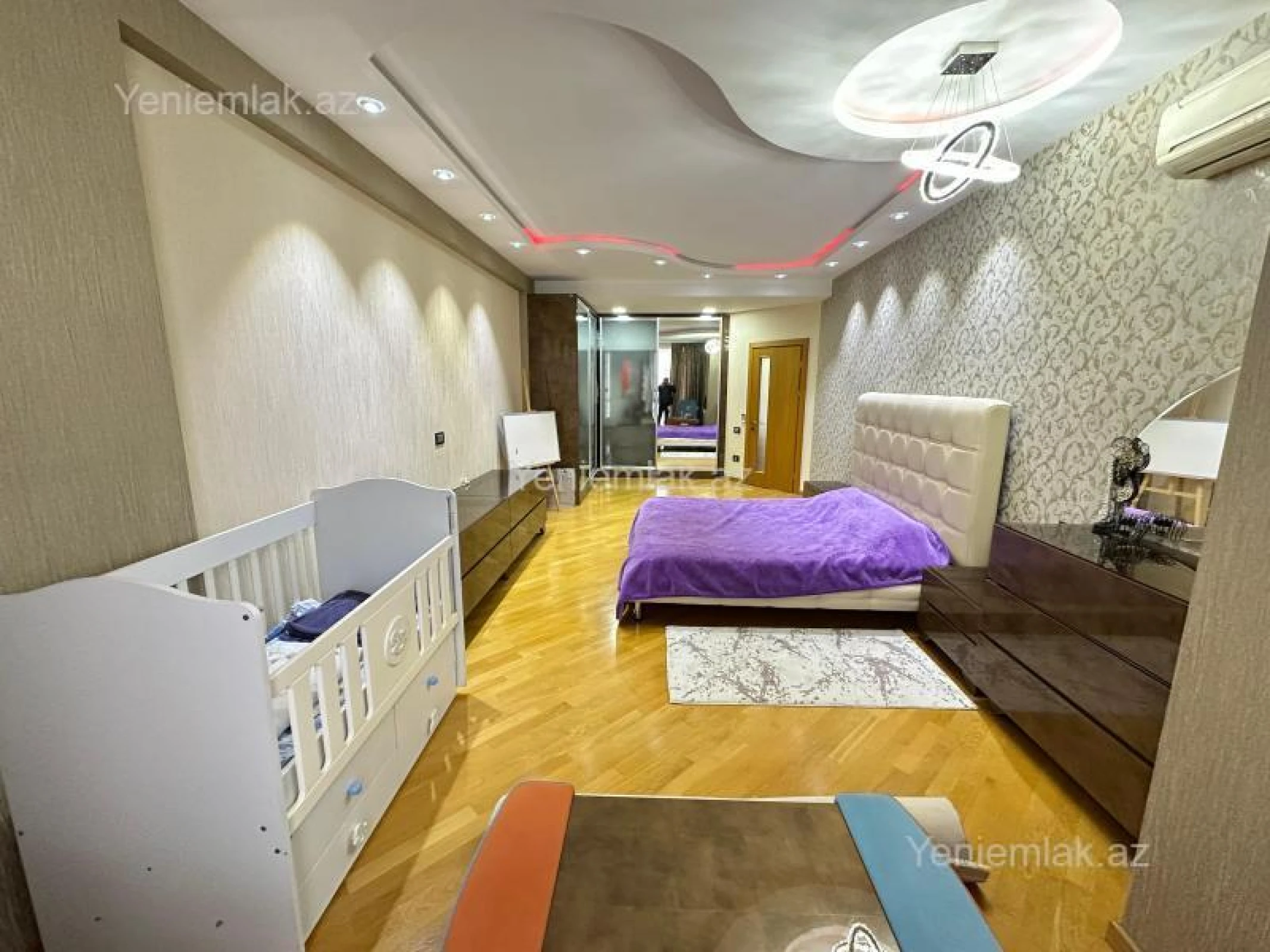 Satılır 4 otaqlı yeni tikili 210 m²