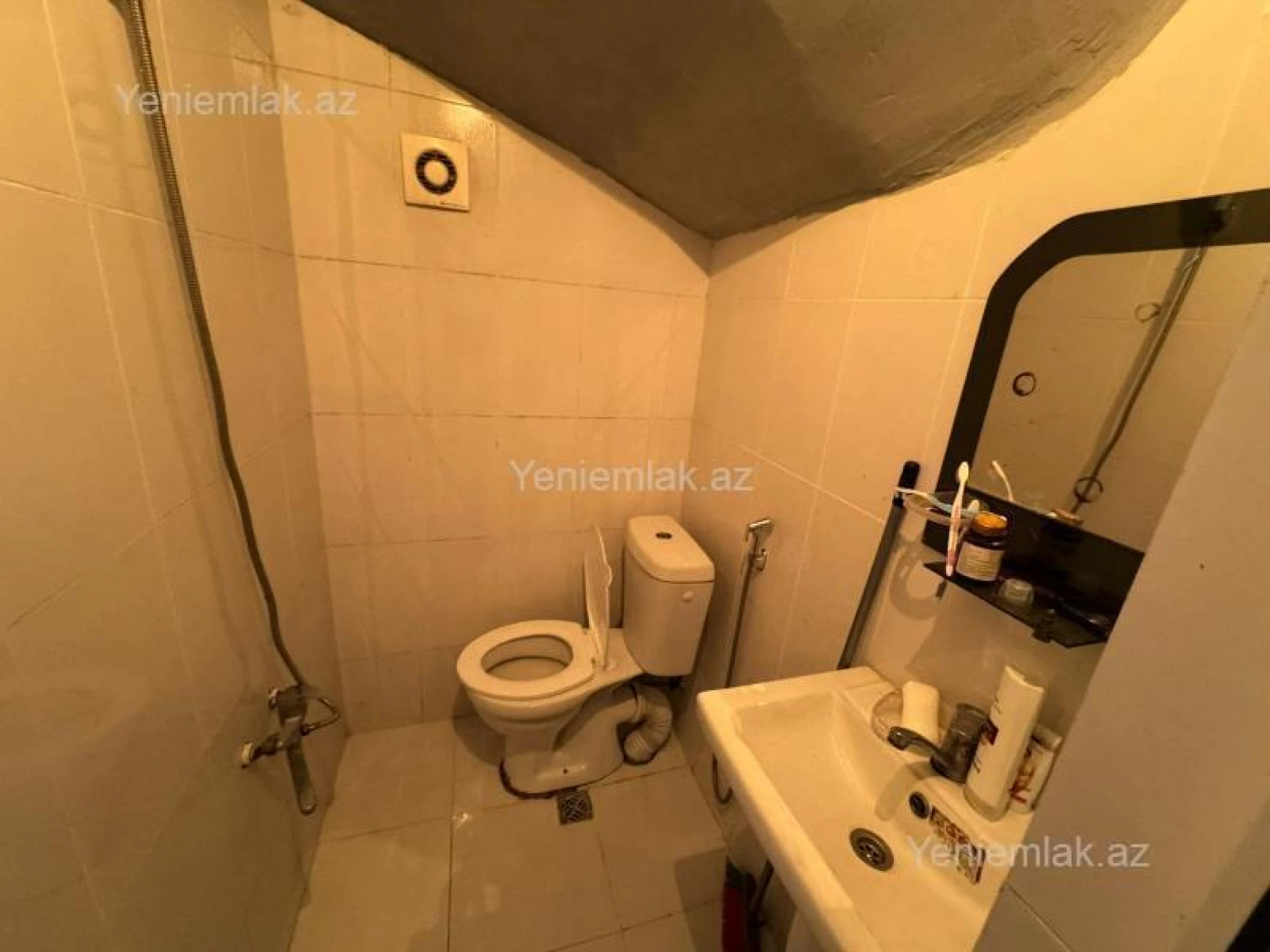 Satılır 5 otaqlı həyət evi 140 m²