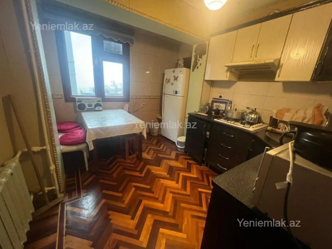 Satılır 3 otaqlı köhnə tikili 80 m²