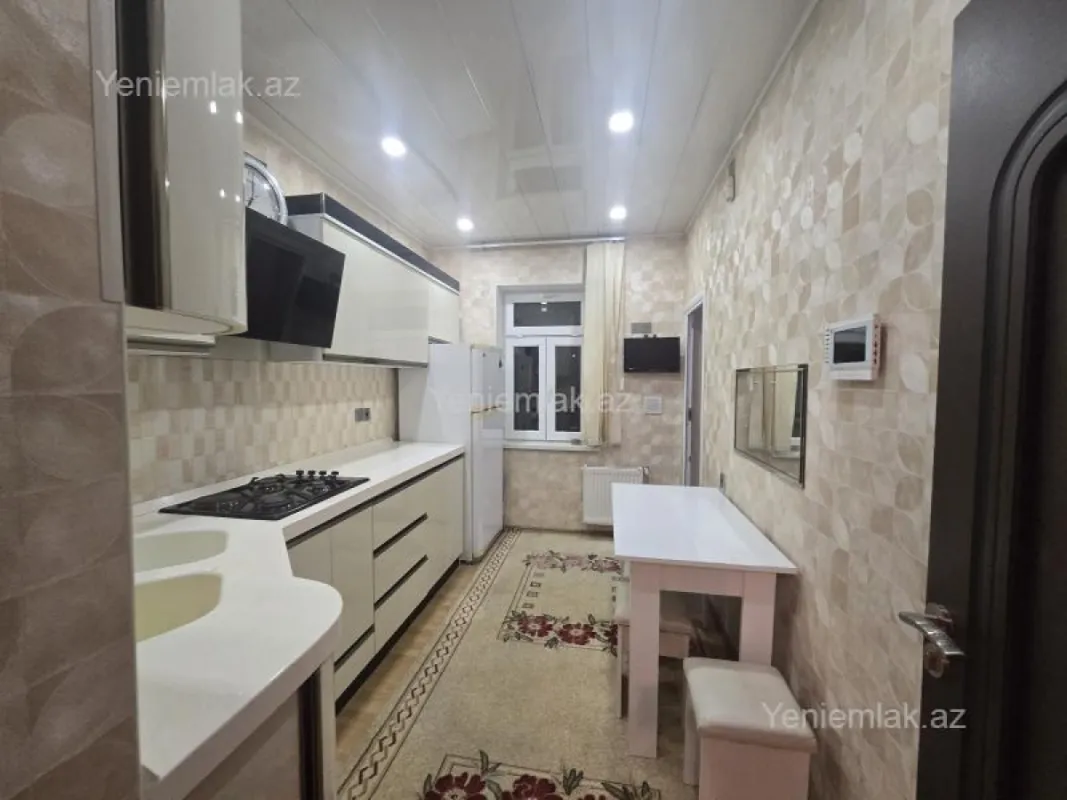 Satılır 4 otaqlı köhnə tikili 88 m²