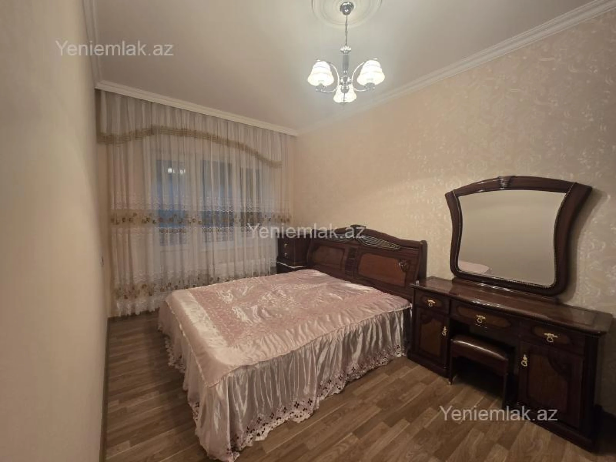 Satılır 4 otaqlı köhnə tikili 88 m²