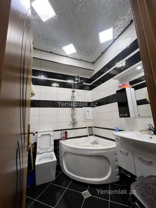 Satılır 2 otaqlı yeni tikili 72 m²