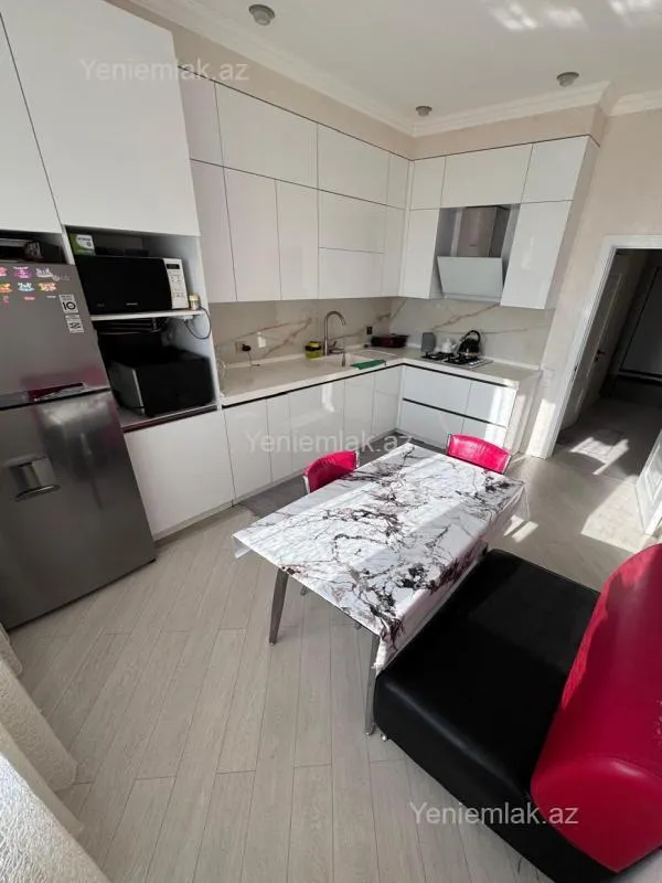 Satılır 3 otaqlı yeni tikili 95 m²