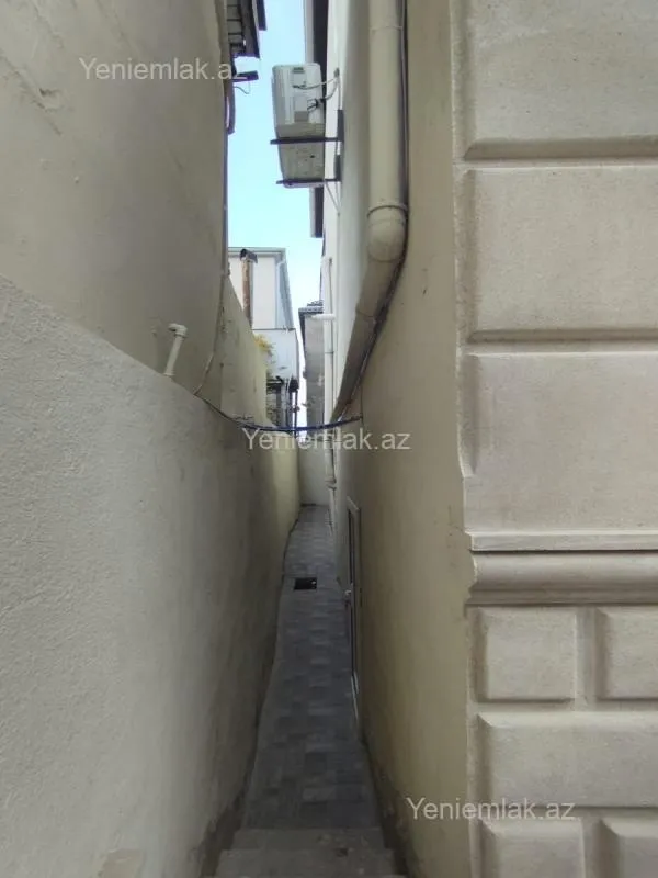 Satılır 6 otaqlı həyət evi 275 m²