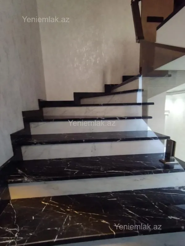 Satılır 6 otaqlı həyət evi 275 m²