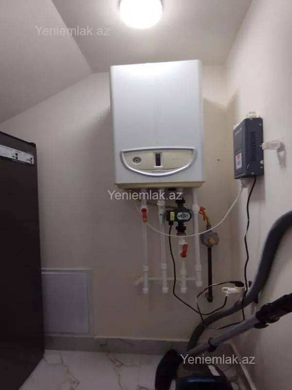 Satılır 6 otaqlı həyət evi 275 m²