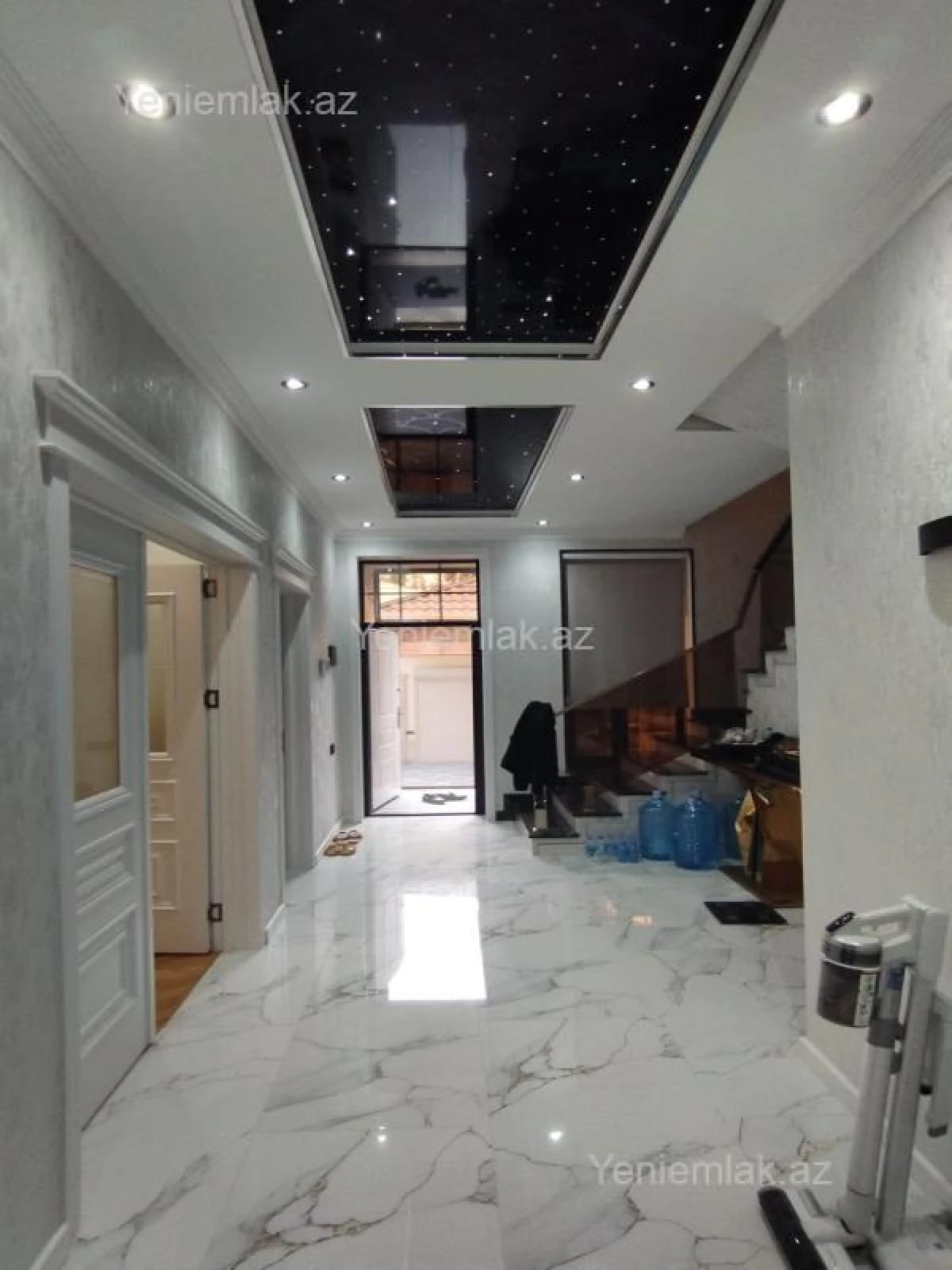 Satılır 6 otaqlı həyət evi 275 m²