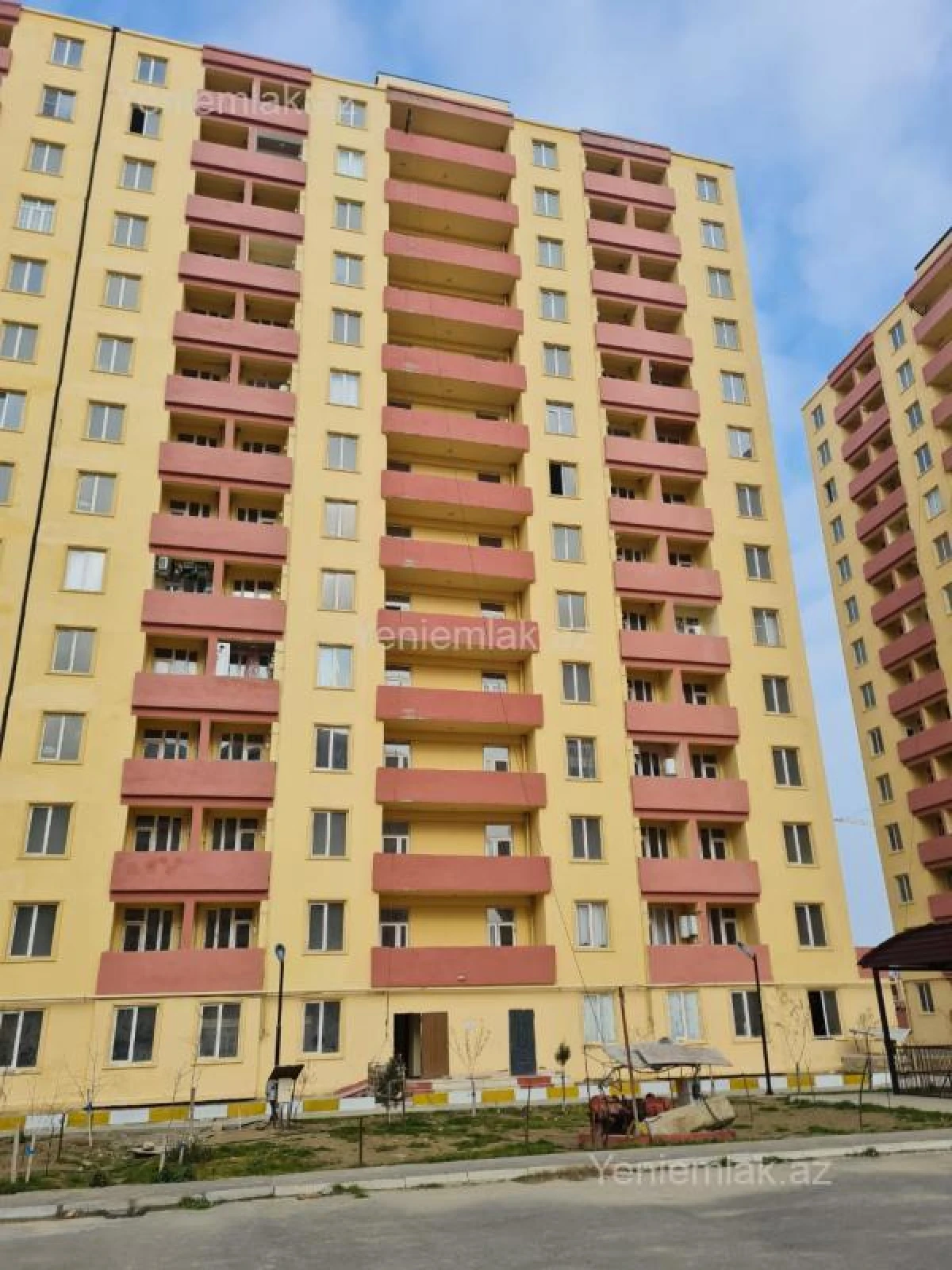 Satılır 3 otaqlı yeni tikili 130 m²