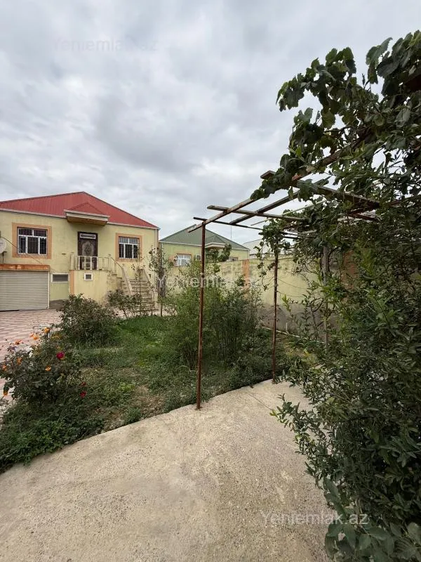 Satılır 4 otaqlı həyət evi 130 m²