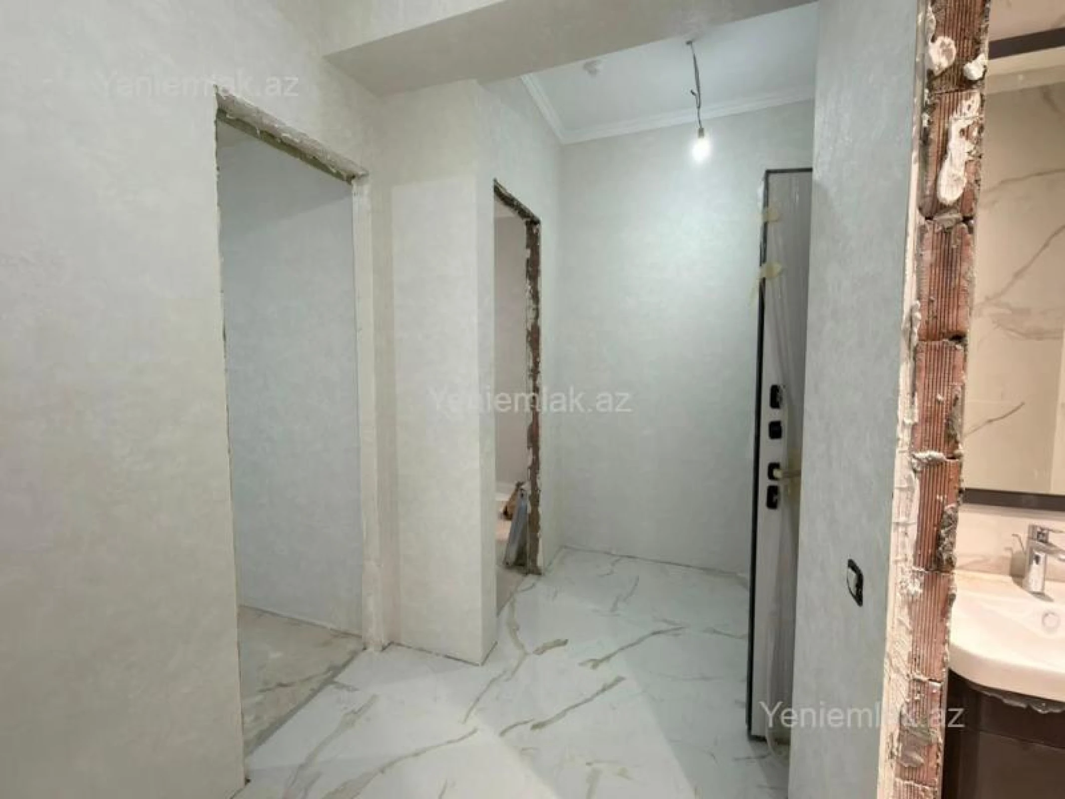 Satılır 3 otaqlı yeni tikili 83 m²