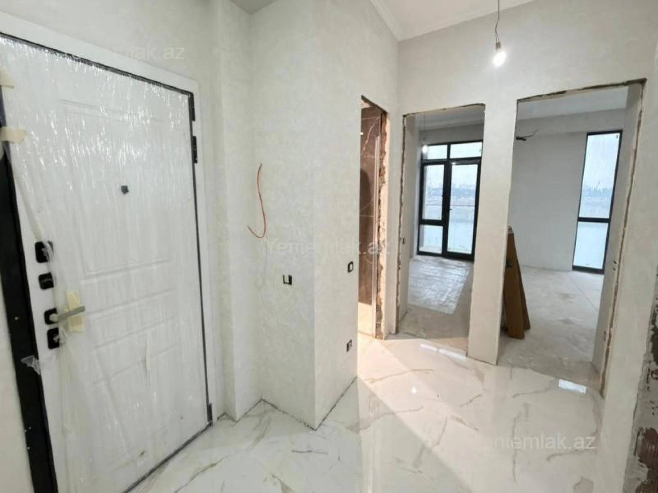 Satılır 3 otaqlı yeni tikili 83 m²